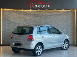 VOLKSWAGEN - POLO - 2006/2007 - Prata - R$ 34.900,00