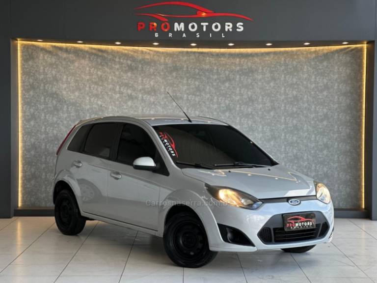 FORD - FIESTA - 2010/2011 - Prata - R$ 30.900,00