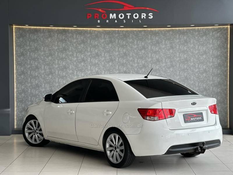 KIA MOTORS - CERATO - 2011/2011 - Branca - R$ 46.900,00