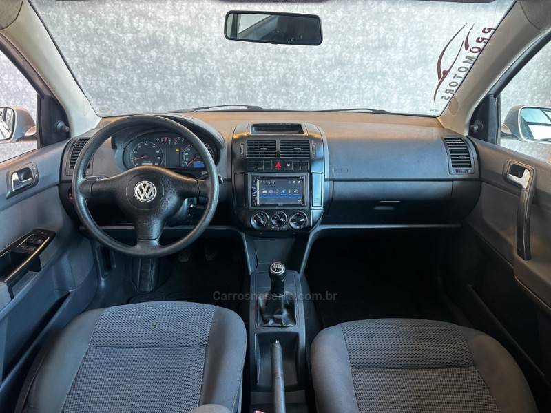 VOLKSWAGEN - POLO - 2006/2007 - Prata - R$ 34.900,00