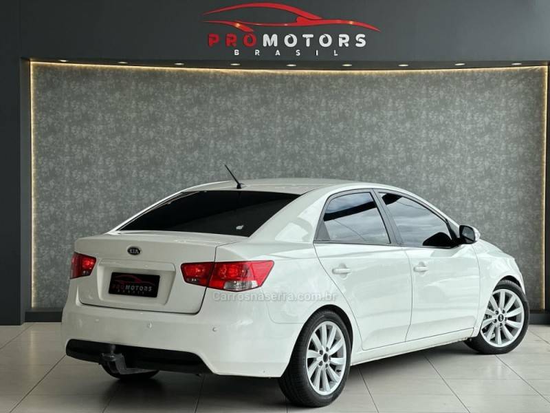 KIA MOTORS - CERATO - 2011/2011 - Branca - R$ 46.900,00