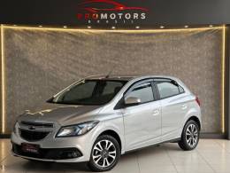 CHEVROLET - ONIX - 2014/2015 - Prata - R$ 50.900,00