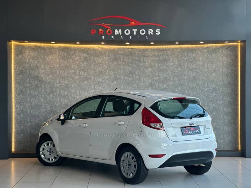 FORD - FIESTA - 2016/2016 - Branca - R$ 47.900,00